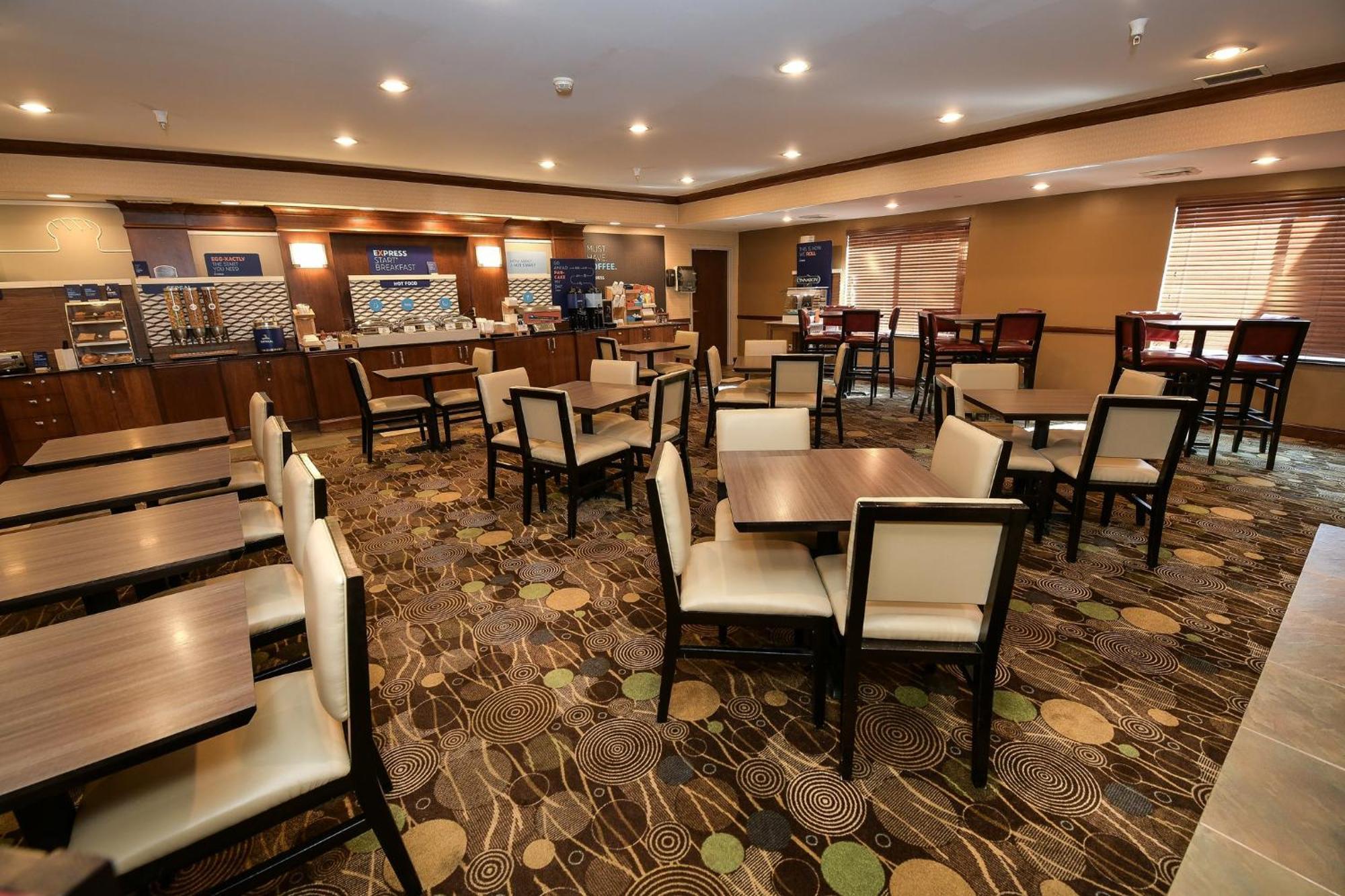 Holiday Inn Express Hotel & Suites Grand Forks By Ihg Zewnętrze zdjęcie