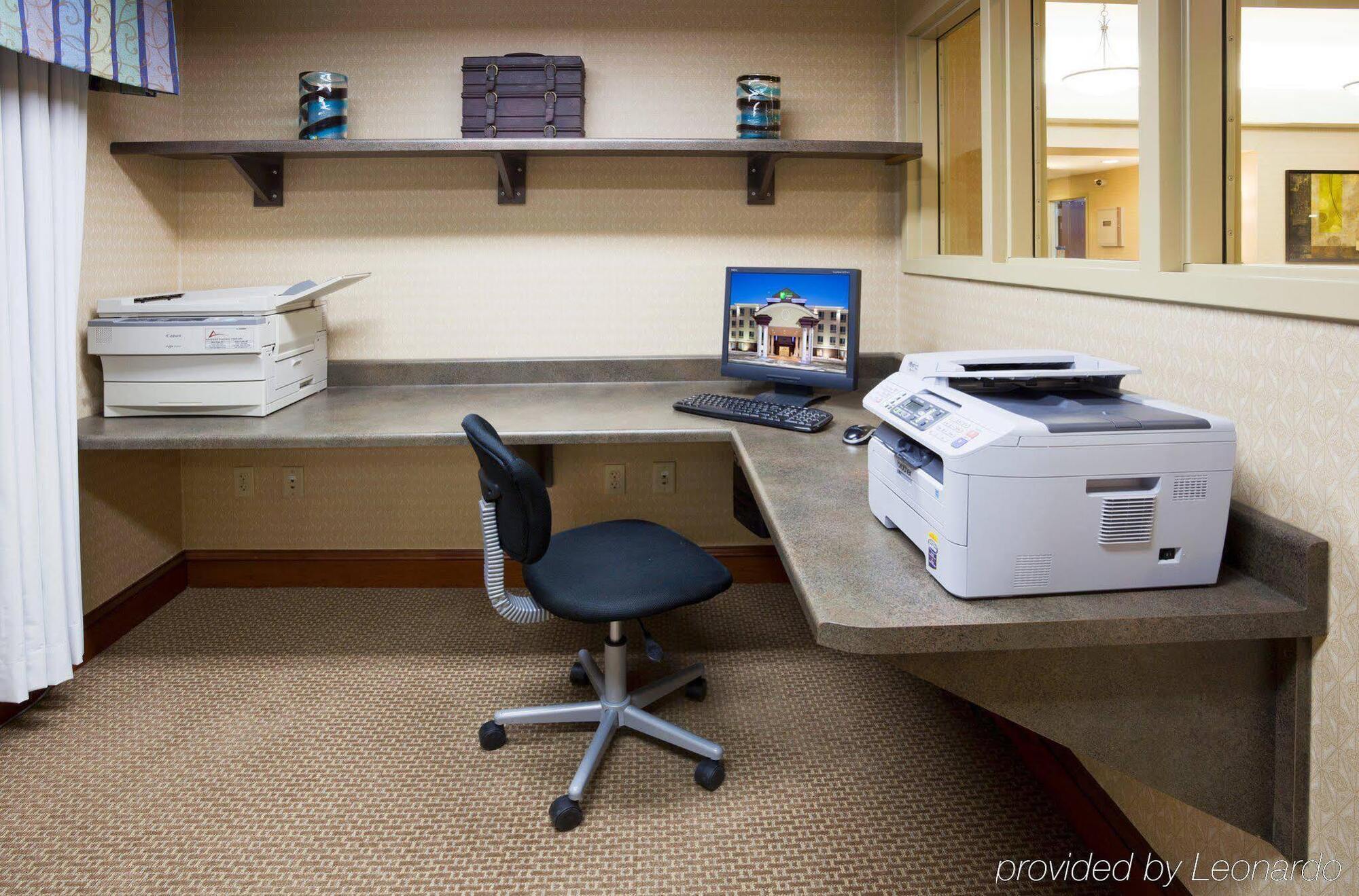 Holiday Inn Express Hotel & Suites Grand Forks By Ihg Zewnętrze zdjęcie